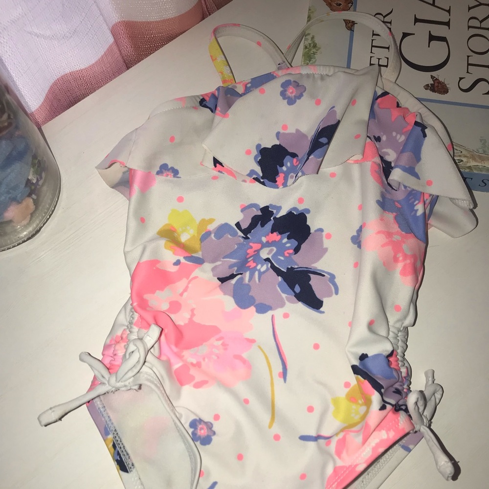 2T/3T Swimsuits - Picture 3 of 4